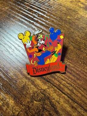 AAA Vacations Disney Resort Pin - Goofy and Pluto with Mickey Balloons